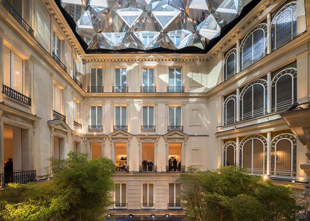 apple opens store inside historic building on paris' champs-élysées